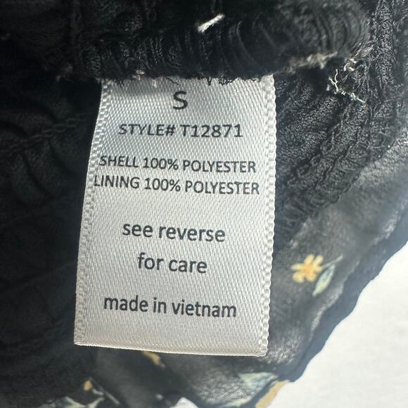 Active USA Womens V-Neck Smocked Ruffle Hem Black Floral Cropped Tank Top Small - Picture 7 of 8